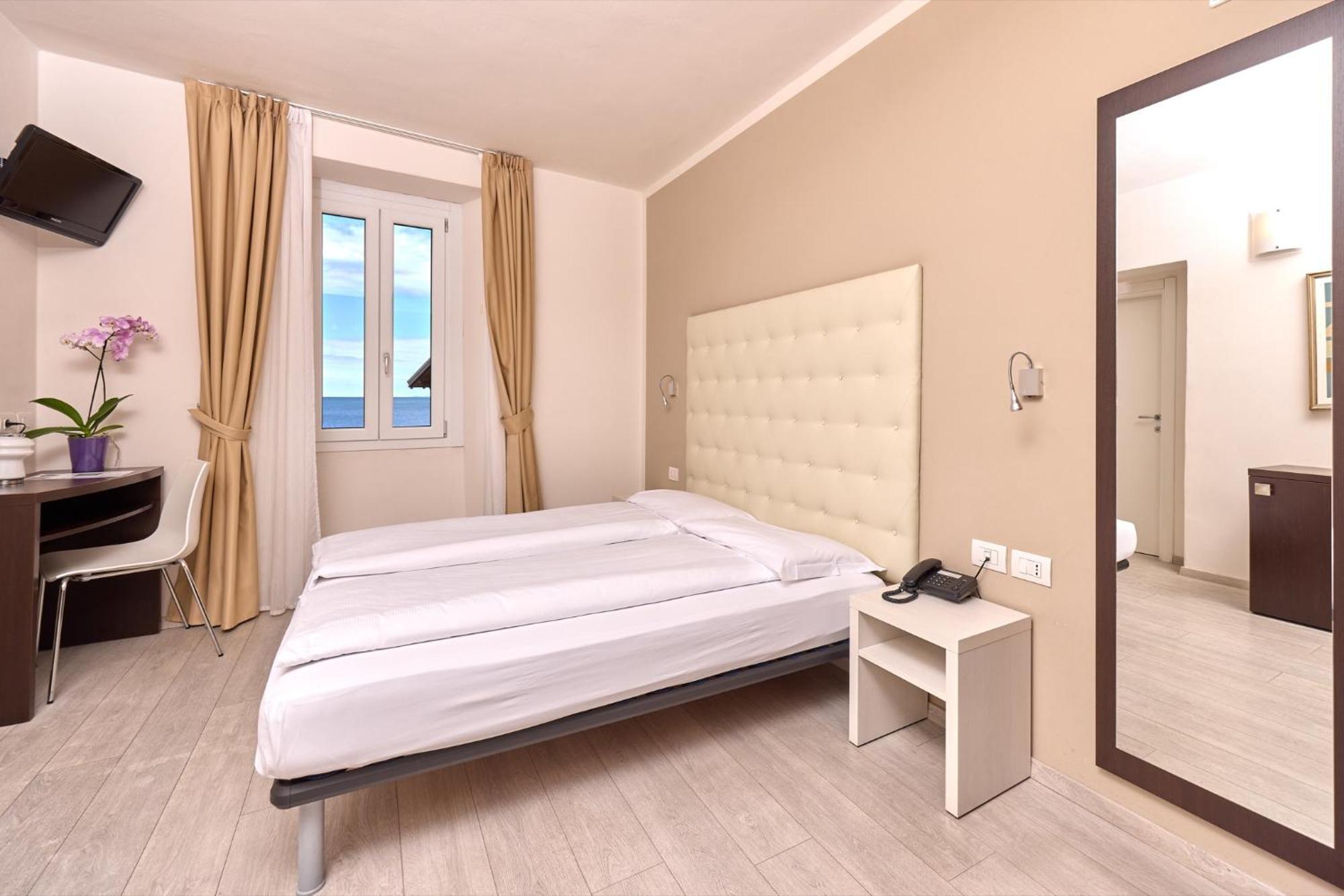 Hotel Geier Torbole Sul Garda Buitenkant foto