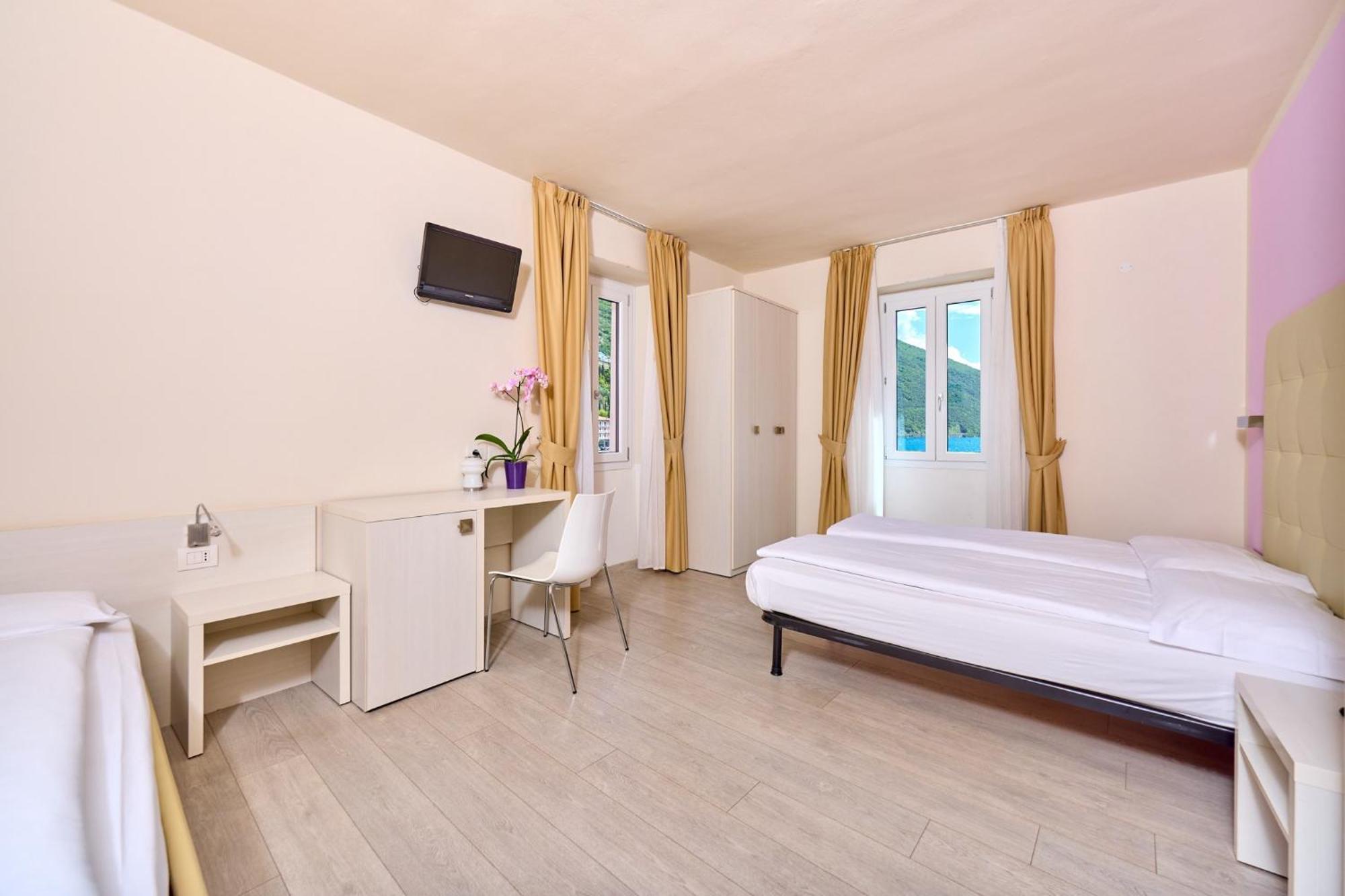 Hotel Geier Torbole Sul Garda Buitenkant foto